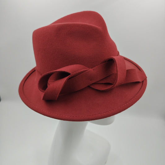Wine colour wool hat with twists small brim