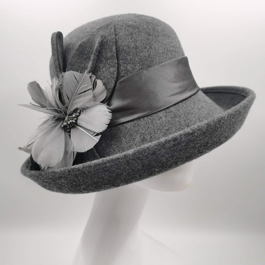 GorgeousGrey wool hat with flower