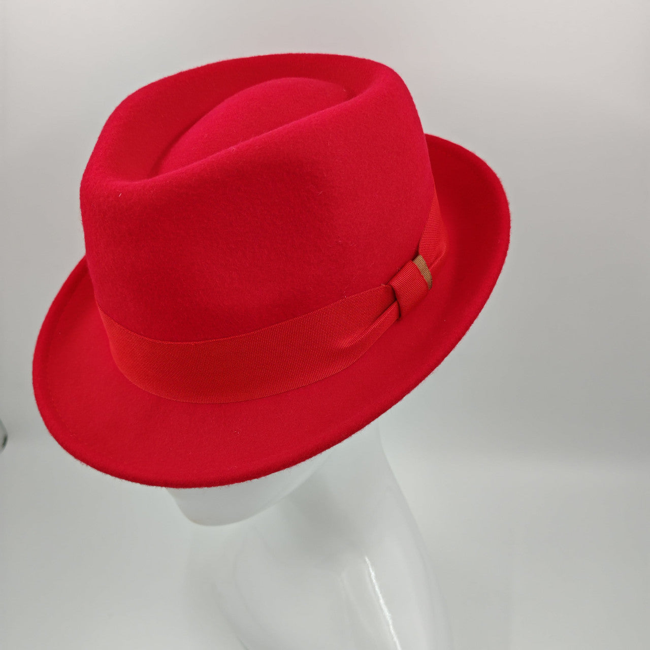 Red trilby wool hat