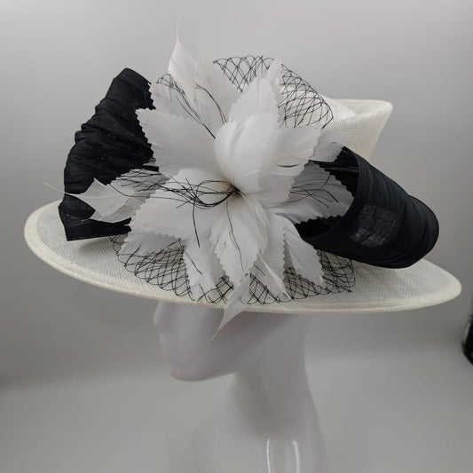 Simply elegant white hat with black trim