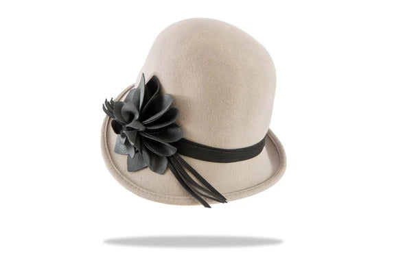 Wool felt beige hat with black trim