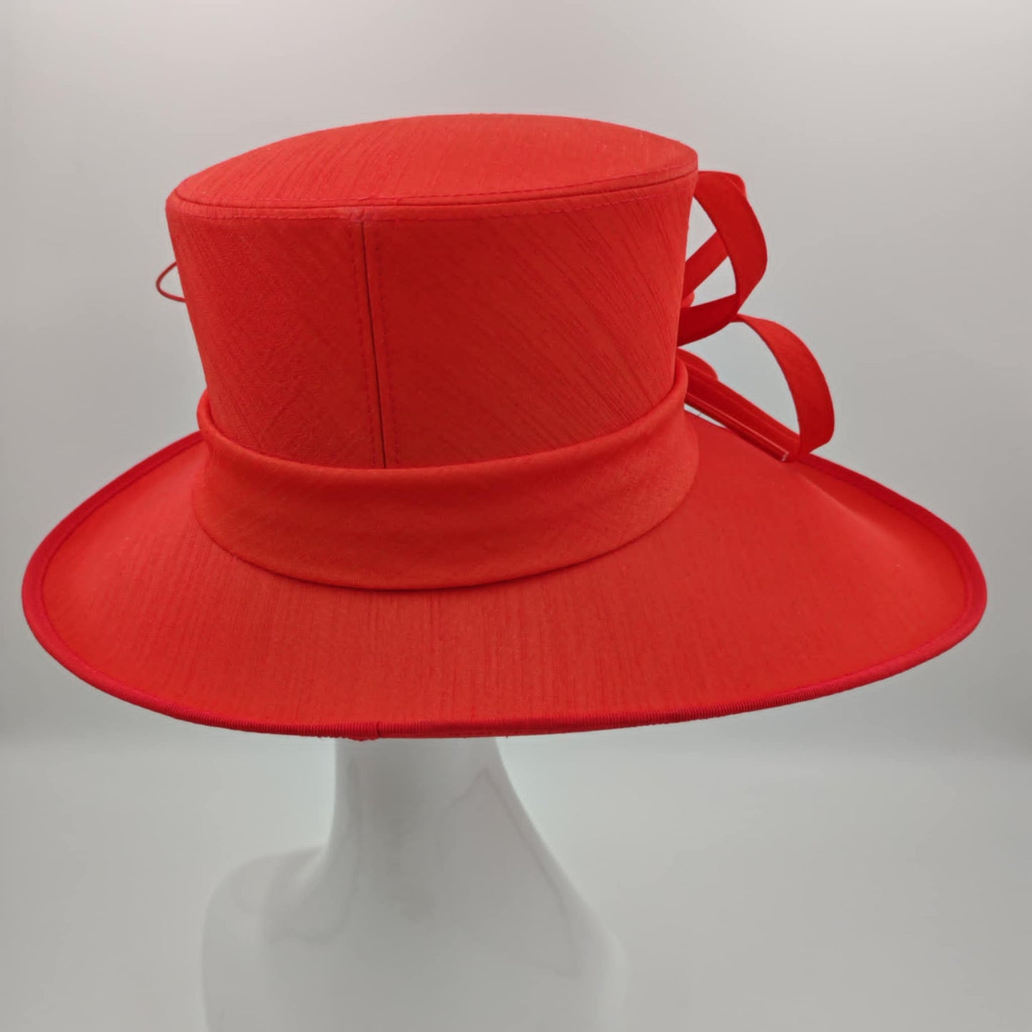 Red medium brim hat with bow